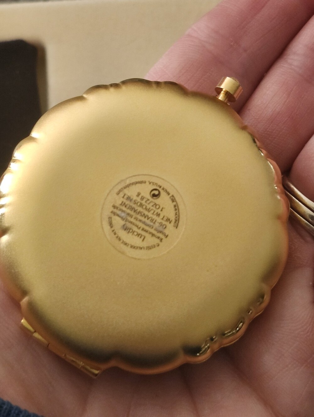Estee Lauder "Seashell" Gold Tone Swarovski Crystals Powder Compact NIB - Picture 4 of 16